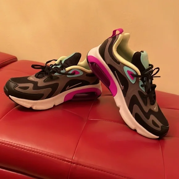 Nike Airmax Women’s 200 - Picture 6 of 7